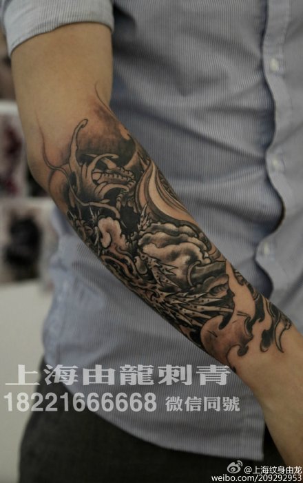 工作室名称:上海由龙刺青